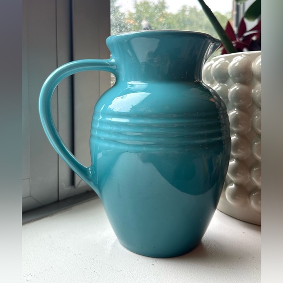 Le Creuset Discontinued 2 qt Caribbean Blue pitcher - Picture 4 of 4